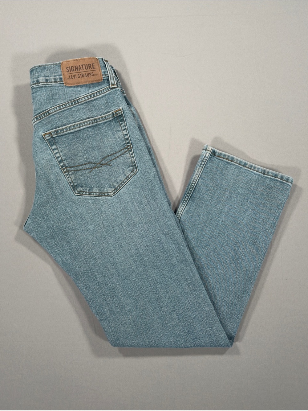 Signature Levi Strauss Mens Relaxed Fit Jeans 30x30 Medium Wash Blue Denim